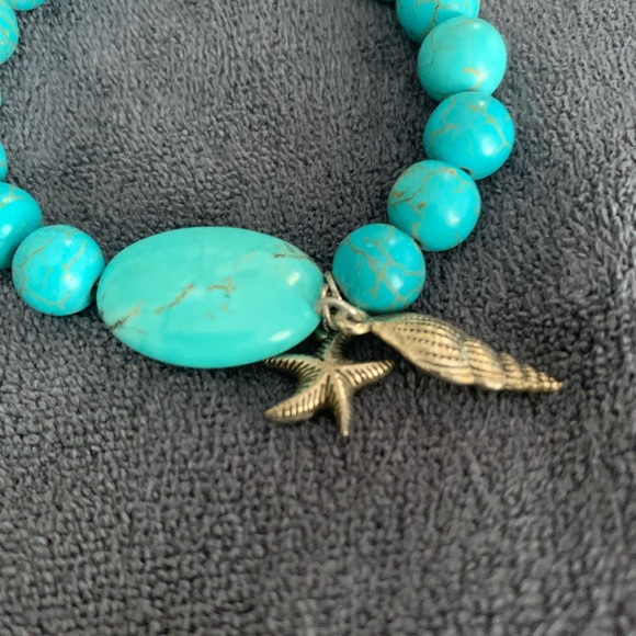 Turquoise Howlite Beacelet. - Picture 2 of 4